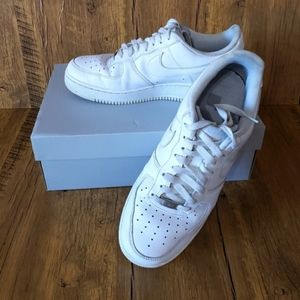 Brand new air force ones without tag worn maybe 5 times just too big on me